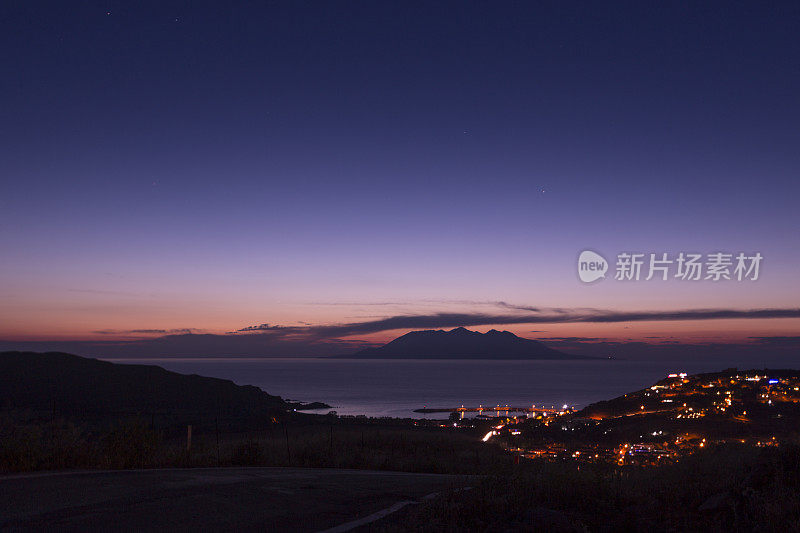 夜景bademli希腊村庄和samothraki岛在gokceada imroz canakkale土耳其